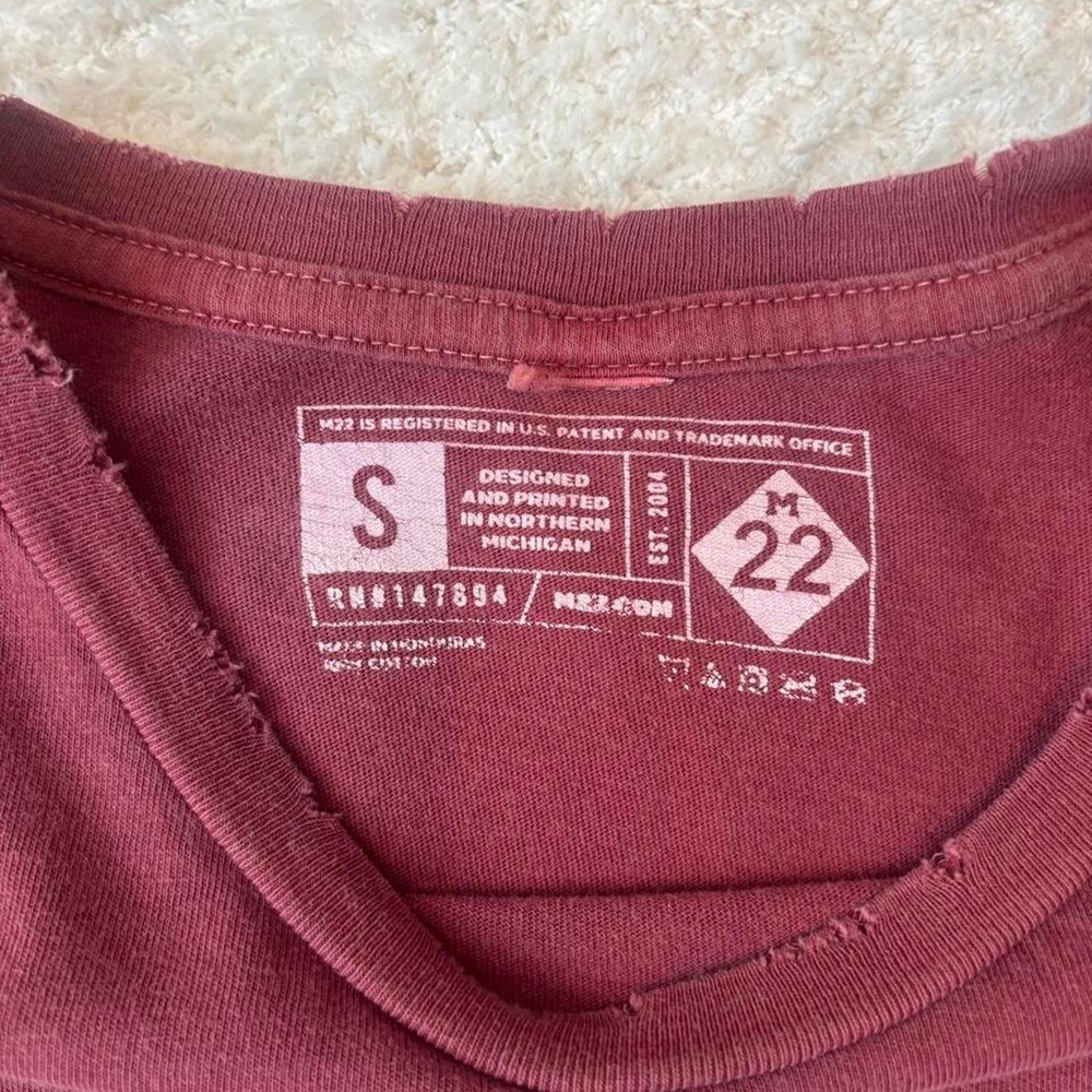 M22 burgundy distressed t-shirt - Picture 5 of 8